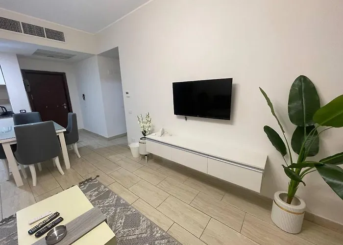 One Bedroom Sea View Apartment *